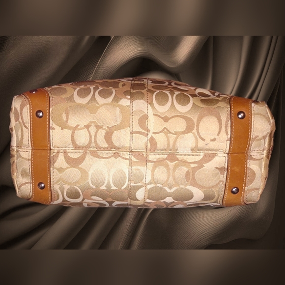 Beautiful Coach Tote - Picture 3 of 13